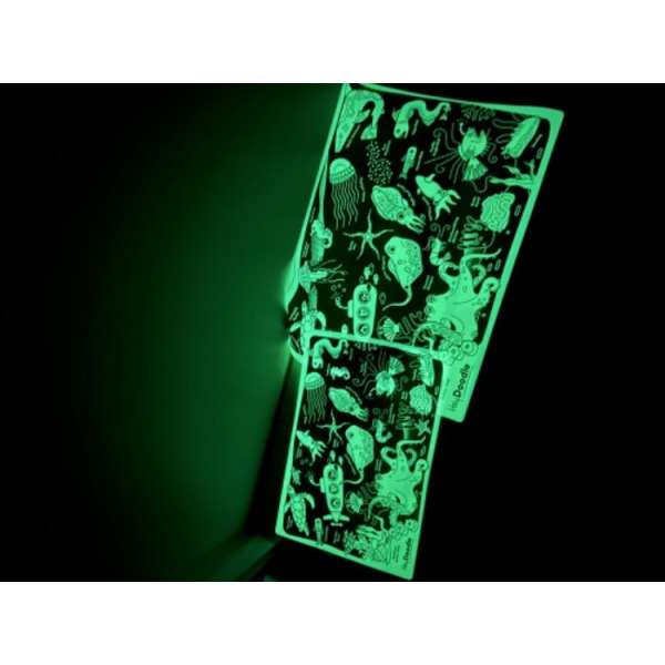 MORSKIE GŁĘBINY duża świecąca w ciemności silikonowa mata do kolorowania A3 z 9 pisakami zmazywalnymi  HeyDoodle 3+