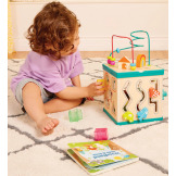 DREWNIANA KOSTKA edukacyjna z sorterem, labiryntem i książeczką 8 el. Lil’ Learning Cube B.Toys 12m+