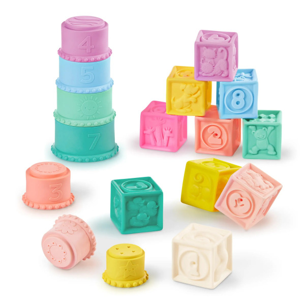 MIĘKKIE KLOCKI I KUBECZKI SENSORYCZNE 2w1 pastelowe do nauki liczenia Stackin’ Squishies 17 el. B.Toys 6m+