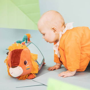 LEW JACK wielofunkcyjny trójkąt z lusterkiem zabawka materiałowa Lilliputiens 3m+