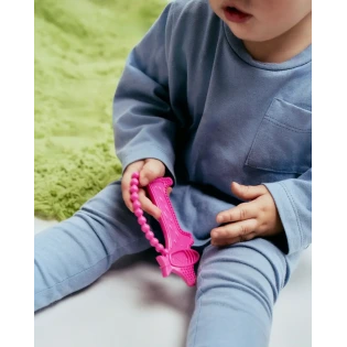 Gryzak dla dzieci Luuie The Dog Pink różowy piesek jamnik Luu Kids 4m+