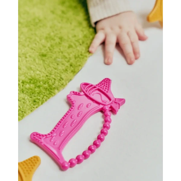 Gryzak dla dzieci Luuie The Dog Pink różowy piesek jamnik Luu Kids 4m+