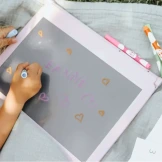 MODA podświetlany tablet rysunkowy do nauki pisania i rysowania KIDYDRAW-PRO - różowy Fashion Kidywolf 5+