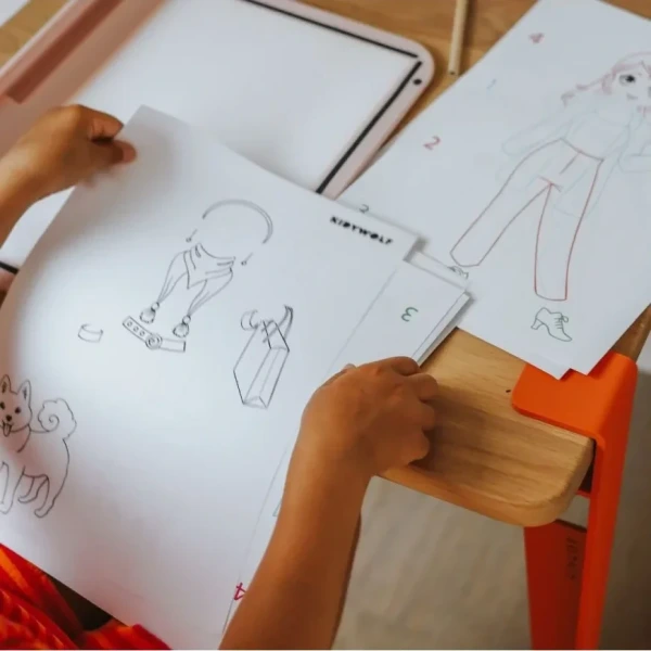 MODA podświetlany tablet rysunkowy do nauki pisania i rysowania KIDYDRAW-PRO - różowy Fashion Kidywolf 5+