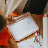 MODA podświetlany tablet rysunkowy do nauki pisania i rysowania KIDYDRAW-PRO - różowy Fashion Kidywolf 5+