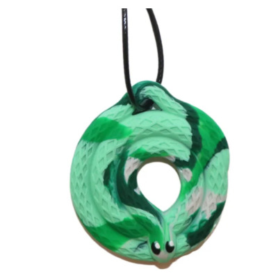 LEŚNY WĄŻ sensoryczny wisiorek silikonowy gryzak terapeutyczny antystresowy naszyjnik Jellystone 3+