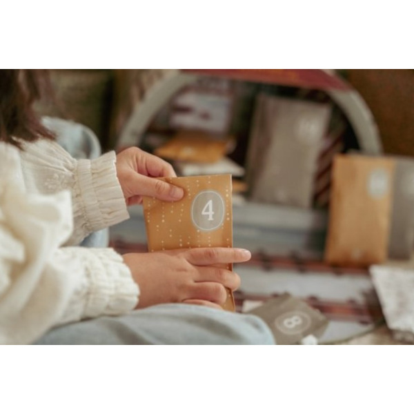 KALENDARZ ADWENTOWY drewniane figurki kolejka FSC w walizeczce X-MAS Little Dutch 2+