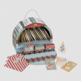 KALENDARZ ADWENTOWY drewniane figurki kolejka FSC w walizeczce X-MAS Little Dutch 2+