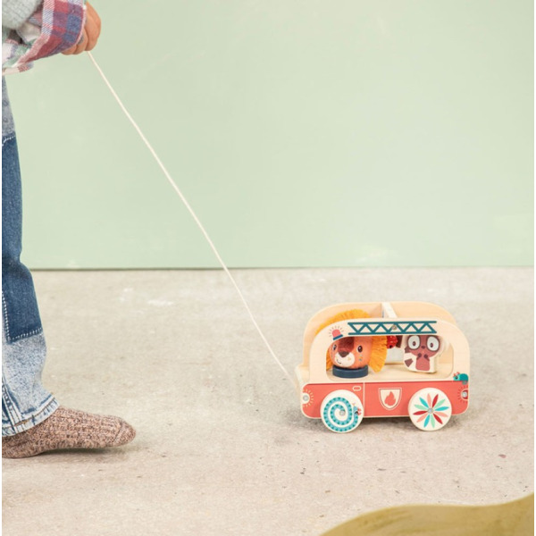 LEW JACK drewniany wózek do ciągnięcia Wóz strażacki Lilliputiens 12 m+
