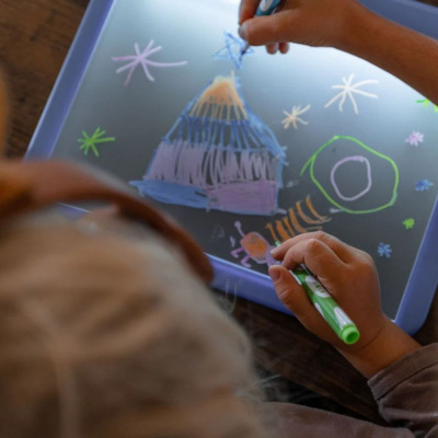 MANGA podświetlany tablet rysunkowy do nauki pisania i rysowania KIDYDRAW-PRO - niebieski Kidywolf 5+