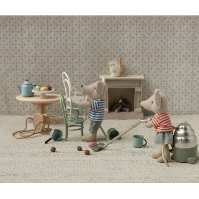 MINIATUROWE KRZESŁO metalowe ciemny róż vintage akcesoria dla myszek i lalek Maileg 3+