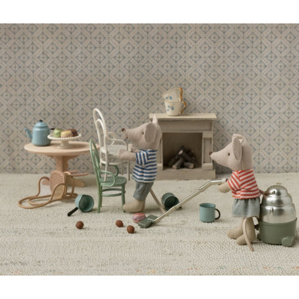 MINIATUROWE KRZESŁO metalowe ciemny róż vintage akcesoria dla myszek i lalek Maileg 3+