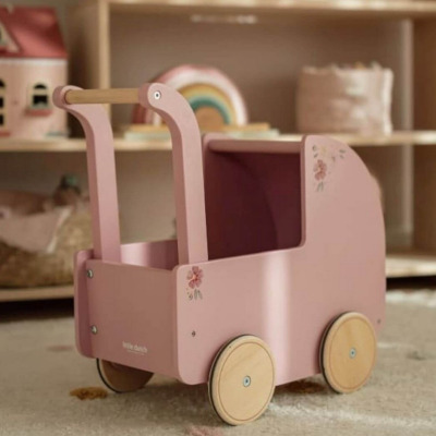 GŁĘBOKI DREWNIANY WÓZEK dla lalek FSC różowy z pościelą Little Dutch 18m+