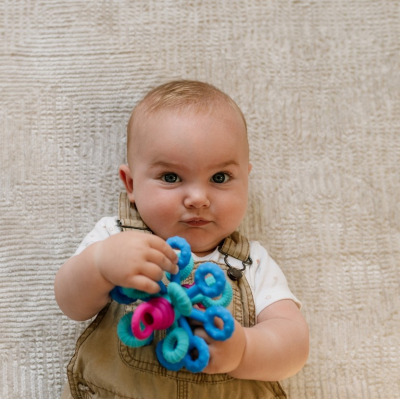 OKEE gwiazdka zabawka manipulacyjna sensoryczna Mobi 0+