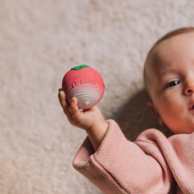 SAŁATKA JARZYNOWA kauczukowe piłeczki sensoryczne dla niemowląt Hevea Oli and Carol 0+