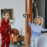 KIDYSPY wzmacniacz dźwięku mikrofon kierunkowy dla małych odkrywców zasięg 15m Kidywolf 6+