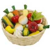 Drewniane warzywa w koszyczku