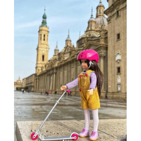 LALKA z hulajnogą Scooter Girl 18 cm