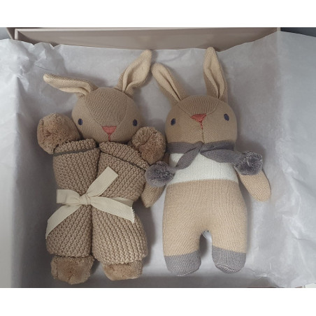 ZESTAW Z BAWEŁNY ORGANICZNEJ grzechotka i kocyk przytulanka w ozdobnym pudełku Taupe Bunny